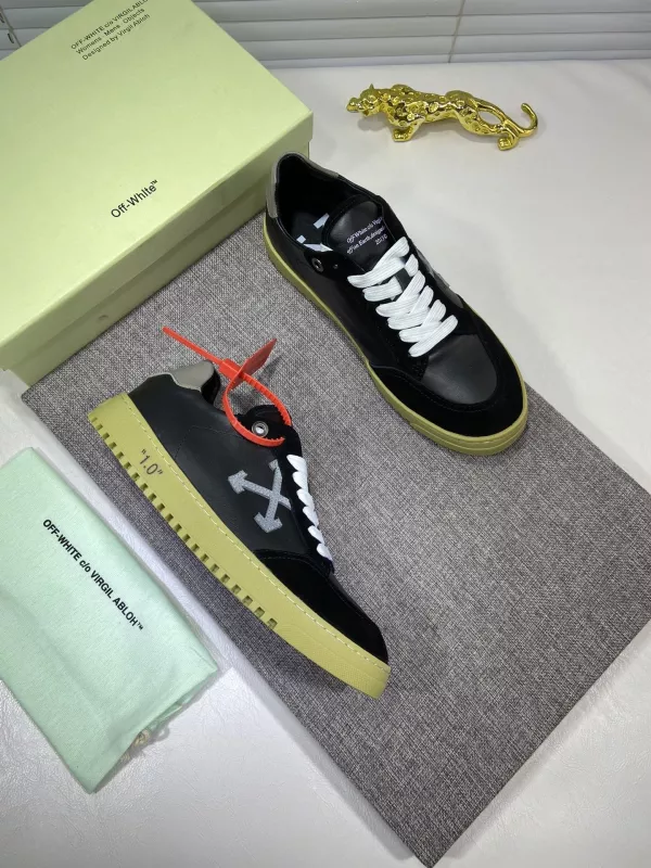 オフホワイト 靴コピー 2021新品注目度NO.1 Off-White メンズ カジュアルシューズ